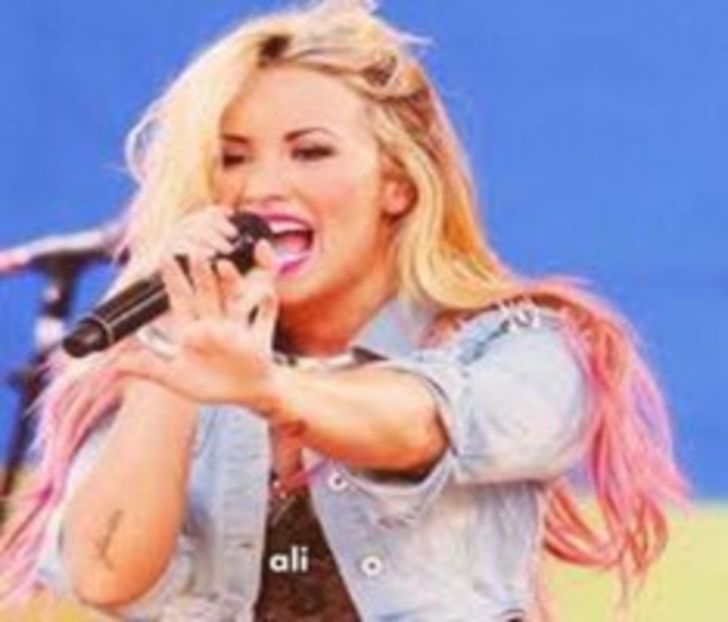 107378711_HRFLYQM - 01 aconcert