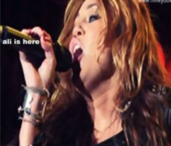 107378712_CLQGWMU - 01 aconcert