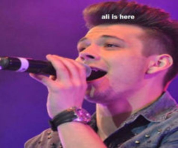 107511328_HXBBVTV3 - 01 aconcert
