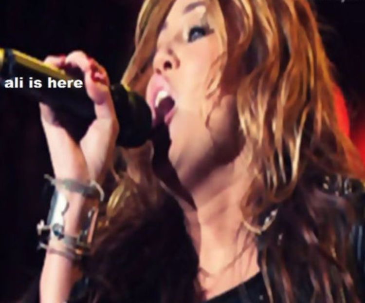 108055528_LZSABOG - 01 aconcert