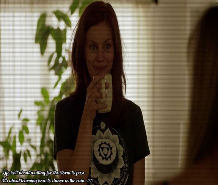 ϟ☾.єครt ☼F Eᴅᴇɴ ☪☂.  [#o urmărește cu privirea câteva secunde până o salută . heii , ce faci ?! - 01 x welcome to mystic falls