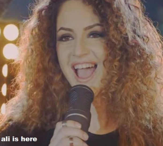 108356160_RVLWNBR3 - 01 aconcert