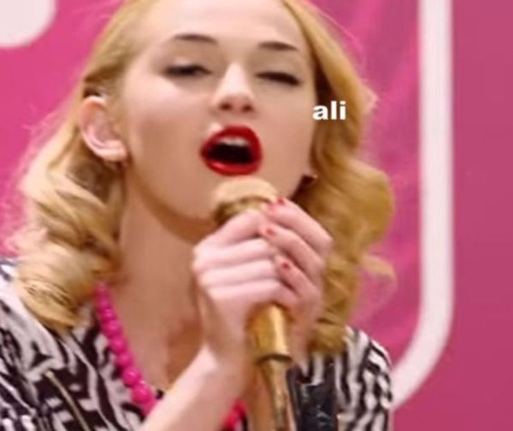 108493969_EEPXDRK3 - 01 aconcert