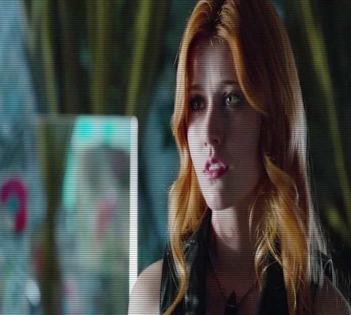 same :) *se uită la film şi începe să râdă când fantoma +CLICK - 01 x welcome to mystic falls