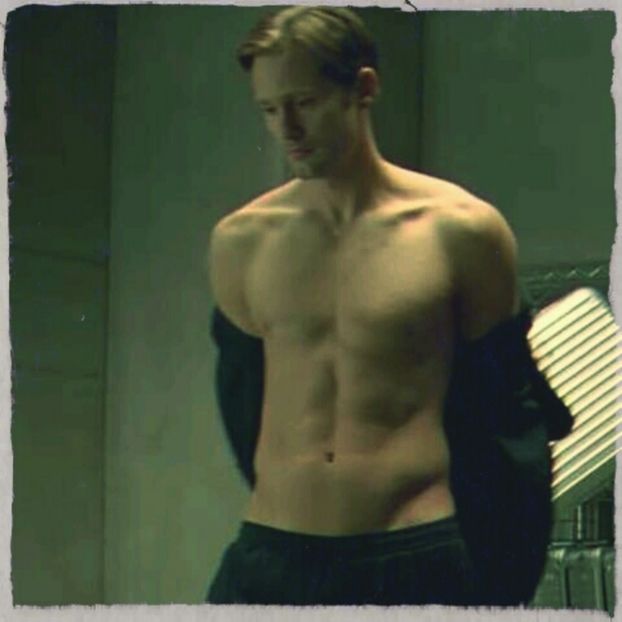 ╬ ﻉ√٥ﺎ; *apare la cascada si isi da camasa jos, apoi se intinde pe iarba imediat cum agata canasa de - enjoy the fresh air at mystic forest