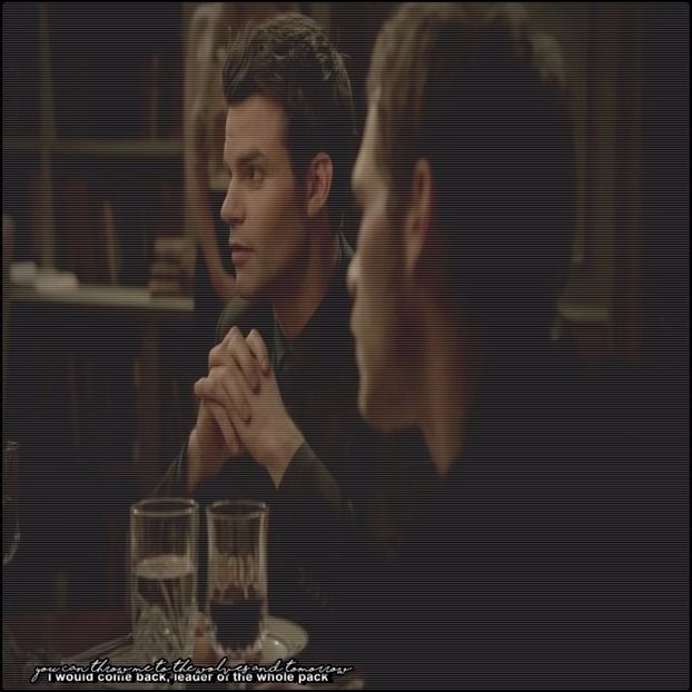 ━ ♘.; # Stătea pe un scaun la bar și-și bea amarul că-l refuzase o blondă mai devreme, - enjoy drinks at mystic grill