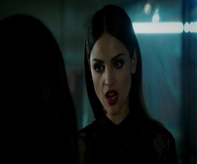 ☽━ în care se țineau cursurile de artă. Dintr-o sală se auzea muzică, din alta voci. Îmi verific - 1x01-open up to new experiences
