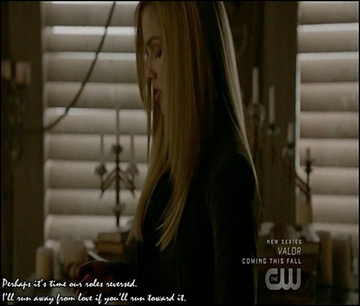 → (se uită la el) Well, bine de ştiut, nu? ;) (apoi mută privirea spre Hope analizând-o cum desena) - 01 x welcome to mystic falls