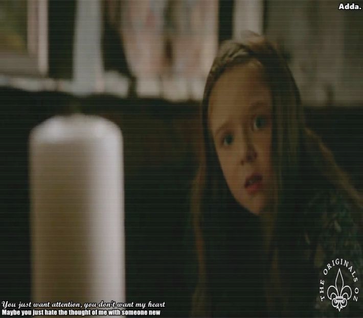 》*se uită la ei toți confuză și vorbește singură* De asta mi-a zis mami să nu stau trează+ - 01 x welcome to mystic falls