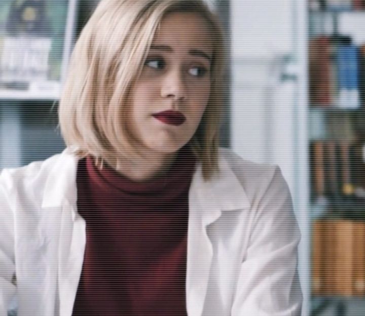 ━ confuză decât înainte. “Aşa vă distraţi voi aici, în America?” - 1x01-open up to new experiences