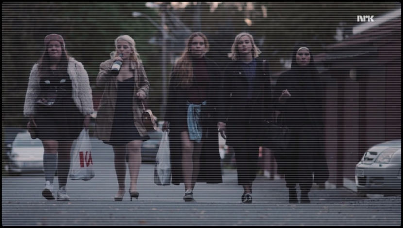 ▬ Pășesc în exteriorul hotelului la care lucram obosită, vrând doar să ajung la - when im wu i get wildthoughts 01