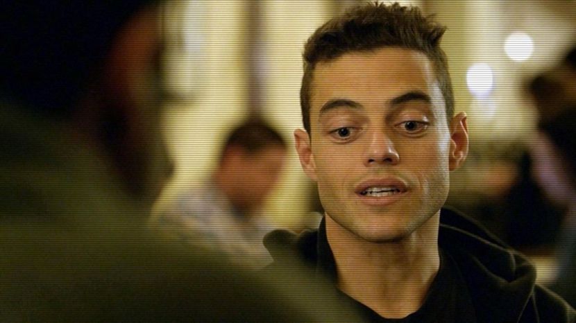 ☠ ¦   #Se aşează la masa pe care o alesese Alisson şi  un zâmbet îi apare în colţul ;+ - when im wu i get wildthoughts 01