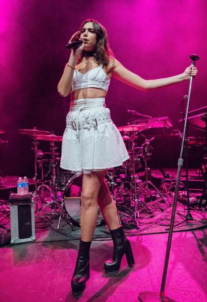 Dua-Lipa-on-stage-738604 - dua lipa