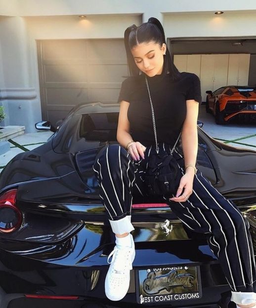 large (2) - kylie jenner