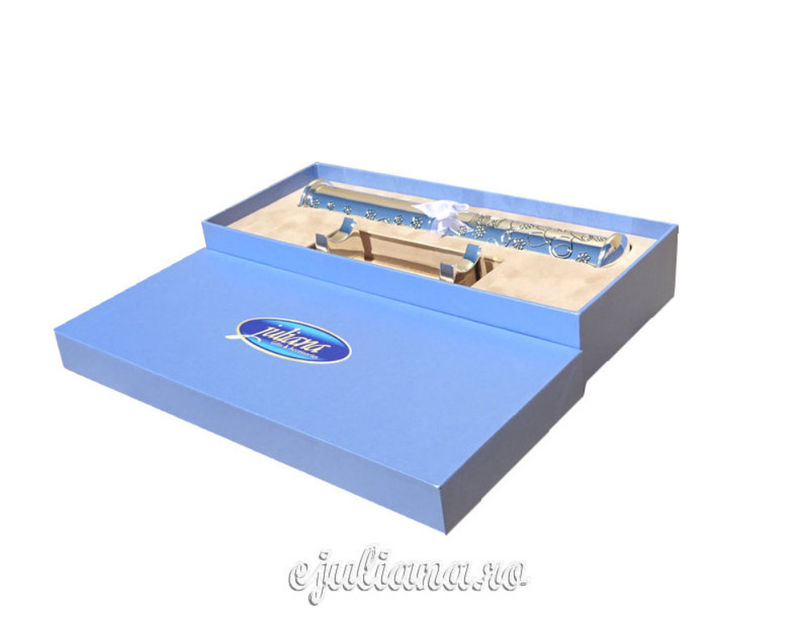 cutie-albastra-set-cadou-suport-certificat-cadou-baietel (1) - Cadouri de botez pentru bebelusi