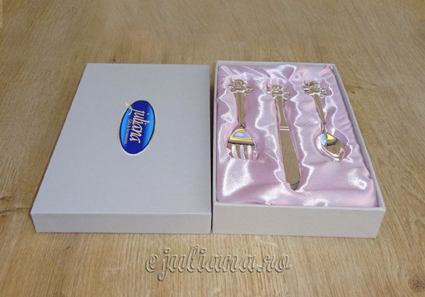 set-tacamuri-argintate-cutie-cadou-fetita-119lei (1) - Cadouri de botez pentru bebelusi