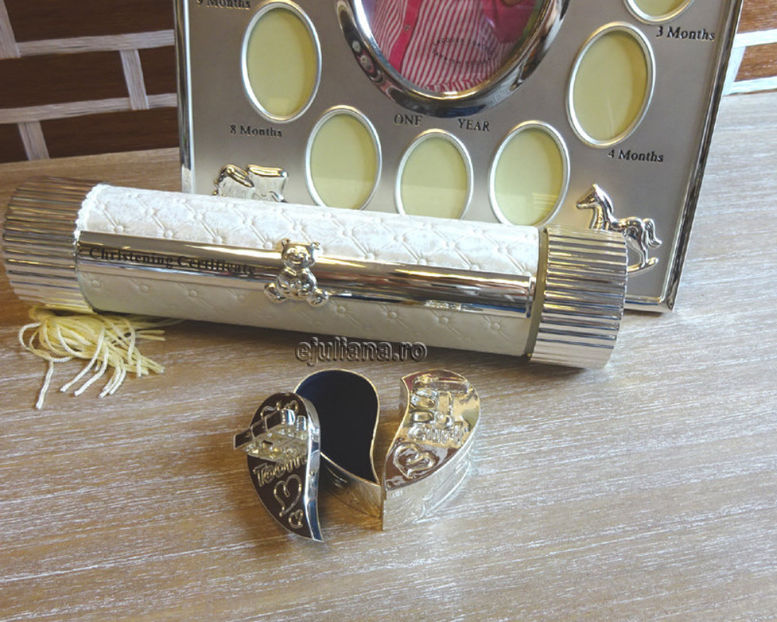 cadou-bebe-rama-primul-anisor-suport-certificat-cutiuta-inimioara (1) - Idei cadouri bebelusi colectia Juliana