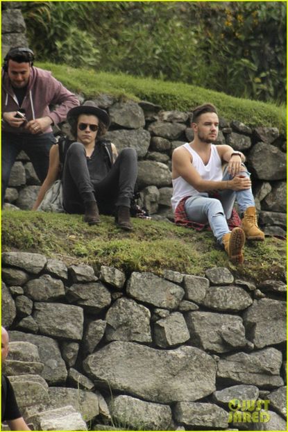 harry-styles-liam-payne-machu-picchu-01 - liam payne