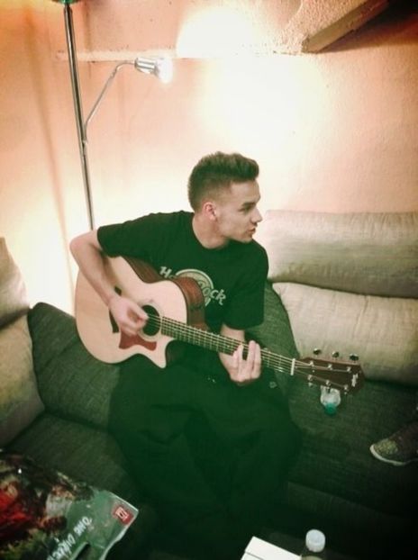 large (1) - liam payne