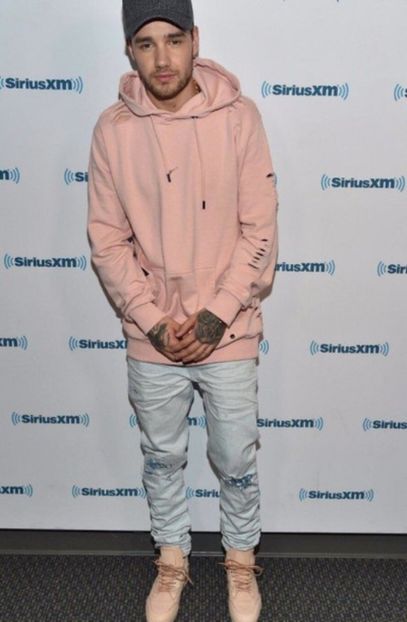 Liam-Payne-@realdailypayne-2017-05-17_L0VuQjdXUmNNX09DUlM5WXVfRURwd29VUjdSST0vMHg0Mzo0ODN4NzY4LzQwMH - liam payne