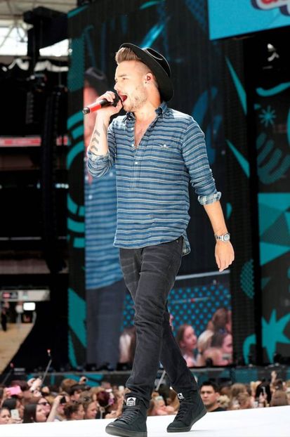 SHOWBIZ Sum_15 - liam payne