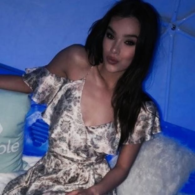 large (4) - hailee steinfelddd