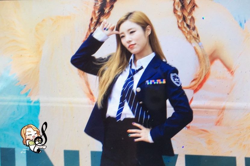 DEwAQh-UwAAGkGw - 00 - nothing is better than us together - say hello