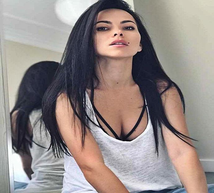 DelightfulGomez got ElenaAlexandraApostoleanu - i see it i like it i want it i got it