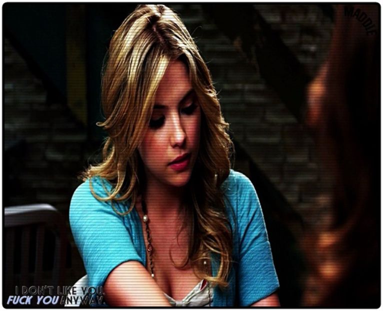 »; ;;râde scurt ș iapoi se uită abătută la pahar;; Auzi, tu crezi că s-a terminat pe bune? - epis x 01 - got a secret