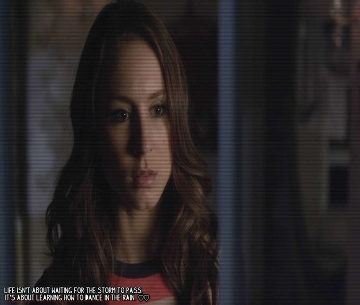 ϟ☾.єครt ☼F Eᴅᴇɴ ☪☂.  [cl] merge acolo și ia geanta , se întoarce în partea cealaltă și își ia cheile - epis x 01 - got a secret