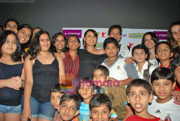 normal_Rani Mukherjee promote Dil Bole Hadippa in Fame, Andheri on 18th Sep 2009 (25) - Rani Mukherjee