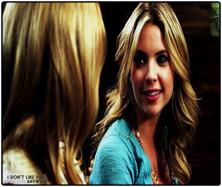 »; ;;râde;; normal:)) a fost amuzantă descrierea lui:)) dar foarte realistă:)) - epis x 01 - got a secret