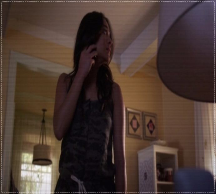 ℂ. #Voia să le sune pe fete dar tocmai atunci apar Hanna și Spencer, uitându-se la - epis x 01 - got a secret