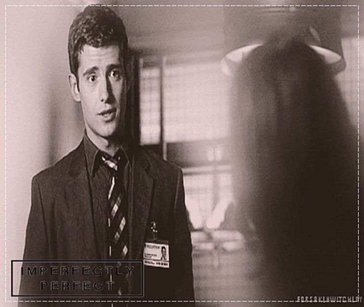 ┇» Ăm, păi da, frige. :)) .. (se aşează pe canapea rezemându-se de - - epis x 01 - got a secret