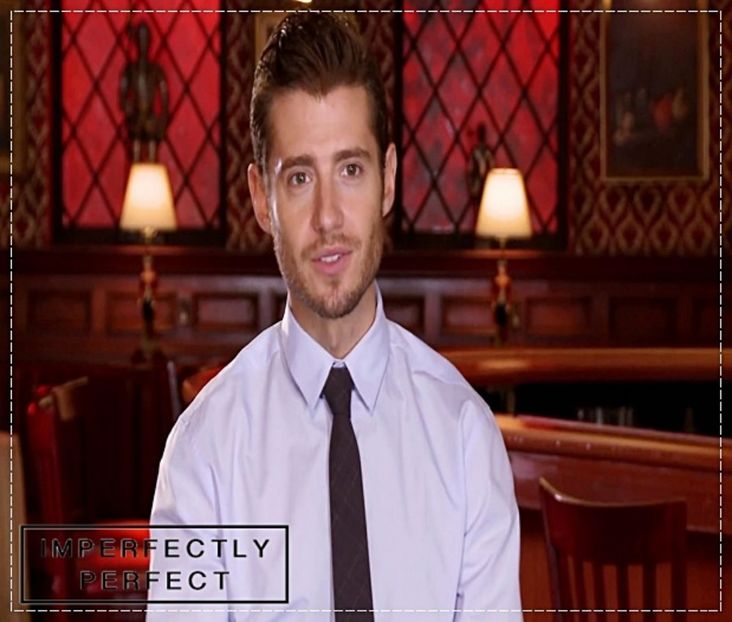 ┇» (deschide un ochi, zâmbeşte uitându-se după ea şi adoarme înapoi la scurt timp) - epis x 01 - got a secret