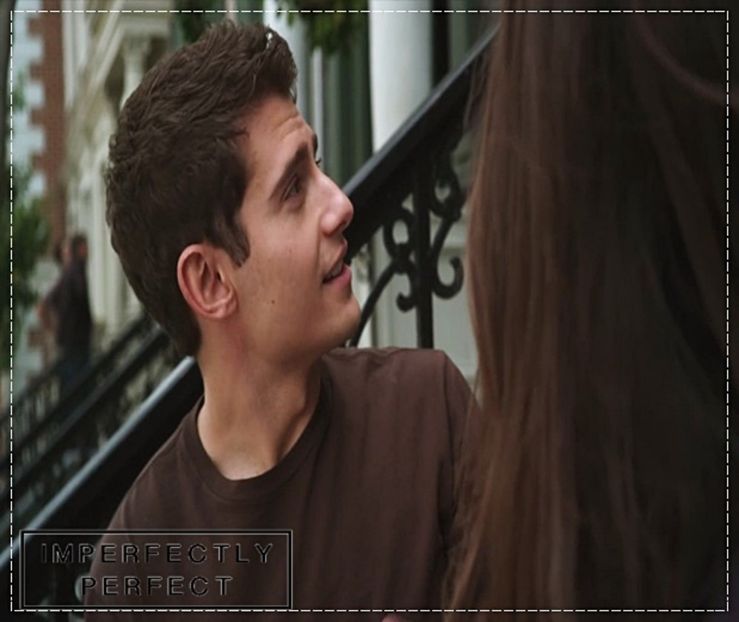 ┇» Aa, am înţeles.. (se uită spre Hanna) Păi se pare că ea are.. (apoi o priveşte înapoi - - epis x 01 - got a secret
