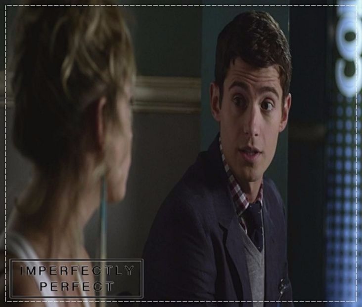 ┇» (ridică ambele sprâncene odată mărind puțin ochii) Poftim? Ce, nu..  Spencer - - epis x 02 - can you keep it?