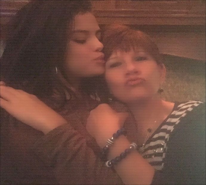 ╰k̷̷e̷̷e̷̷p̷ ̷♥̷ɓuıʇɥɓıɟ.; Mă faci să fac infract. * fuge la oglinda dulapului și se uită la reflexi - you got a fetish for my love - ep 01