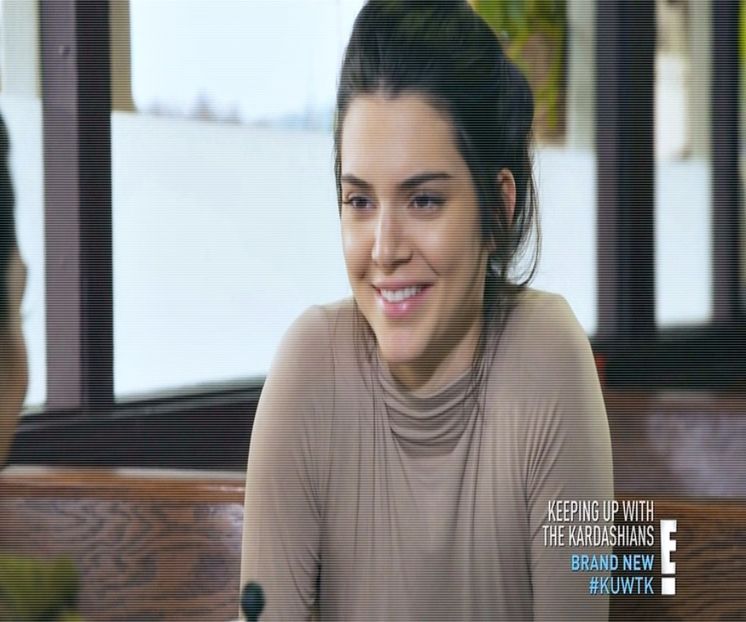 — c̮r̮u̮e̮l̮♥̷ǝɔuǝʇsᴉxǝ.; Depinde cine te încântă mai mult. - you got a fetish for my love - ep 01