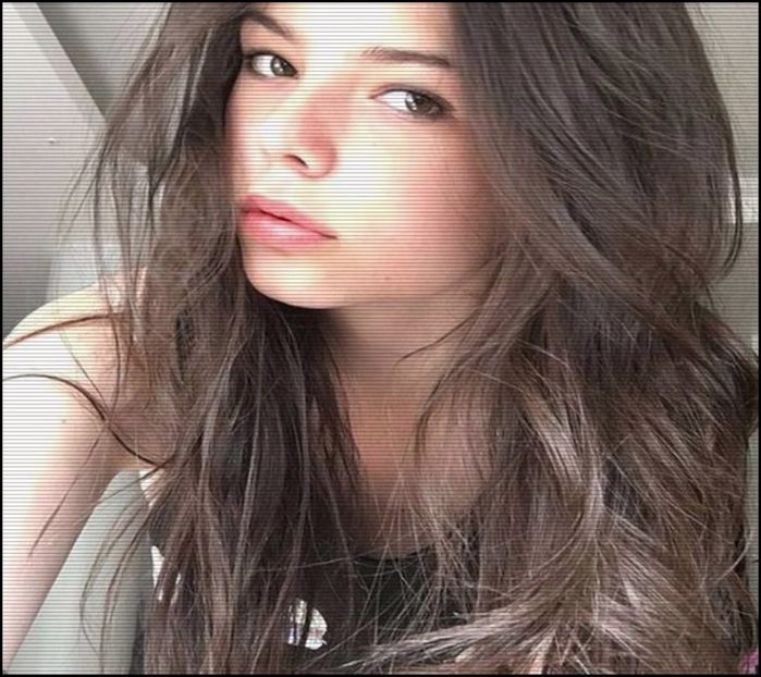 ▬ #Coboară scările butonând telefonul avut în mâna dreaptă, în cealaltă având doza - you got a fetish for my love - ep 01