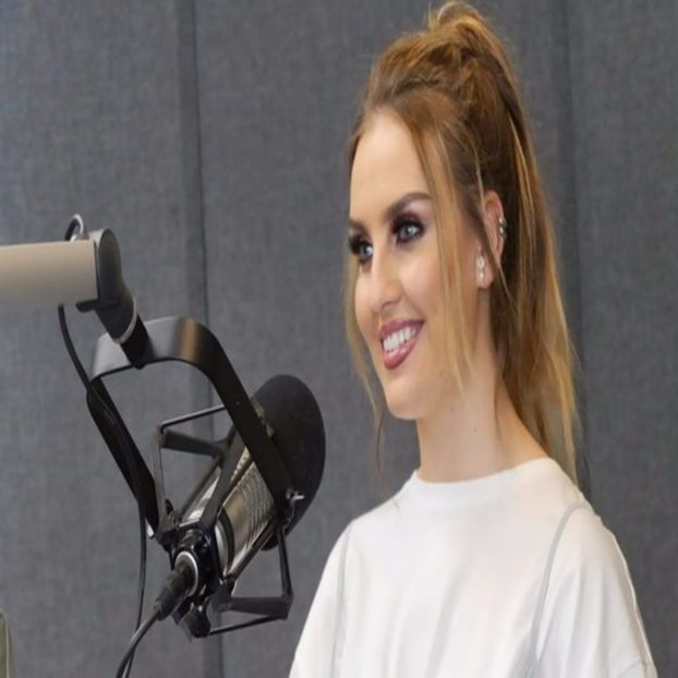 ﾒɹǝʌo⅂ʇɐɔ Sa mi se raceasca iubita. *rad scurt si ma asez pe fotoliu* Pa paaa. #ari - you got a fetish for my love - ep 01