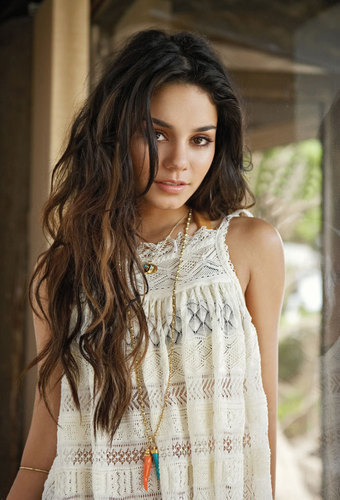 Vanessa-Anne-Hudgens-vanessa-anne-hudgens-169894_340_500