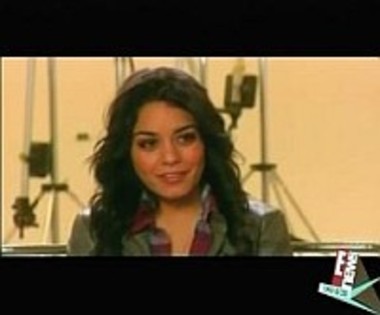 vanessa-hudgens-e-news-june28-08-pv-1lr - Vanessa Hudgens 2