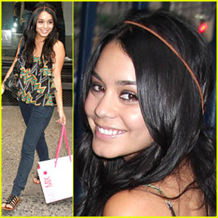 vanessa-hudgens-holiday - Vanessa Hudgens 2