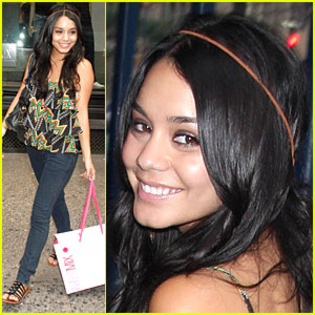 vanessa-hudgens-holiday