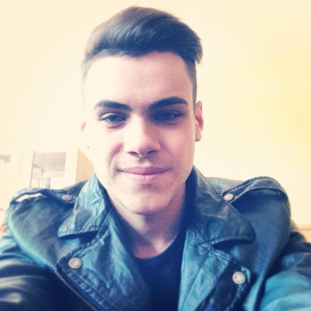 l-a-tinut-ascuns-pana-acum-si-putini-stiau-cat-e-de-chipes-cum-arata-mircea-fratele-alinei-eremia_4 - 0a Mircea 6