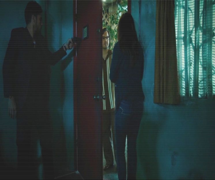 — Îmi părăsesc apartamentul pe care abia îl terminasem de aranjat și încep să umblu - epis x 02 - can you keep it?