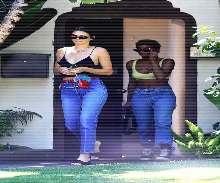 — c̮r̮u̮e̮l̮♥̷ǝɔuǝʇsᴉxǝ.; UNA DE LA HARRY STYLES?? N-AM MAI VORBIT DE 12 ANI - you got a fetish for my love - ep 01