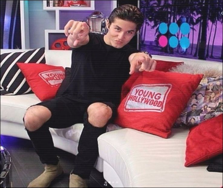 ╭ .➳ Întrebarea care mă frământă este : ce personaj să joc? :). #coboară scările zâmbind cl - you got a fetish for my love - ep 01