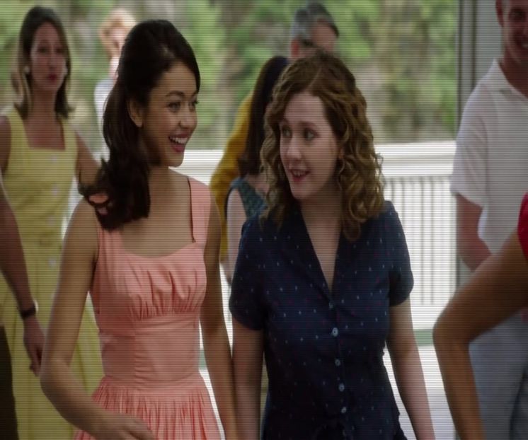 — ❞Mă duc să îi caut pe Mike și Aria.❞ Îmi anunț familia și tranversez șoseaua și parcurg cele - epis x 02 - can you keep it?